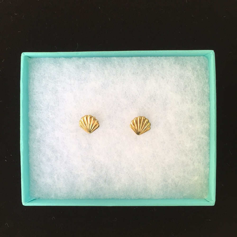 Vintage 80s scalloped posts gold color